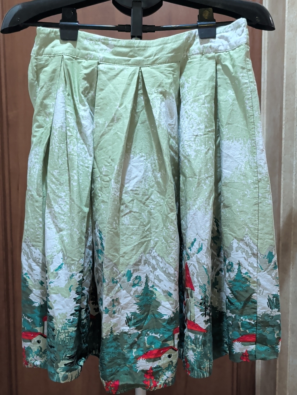 Sucrefas Pleated Midi Skirt in Light Green Scenic Print